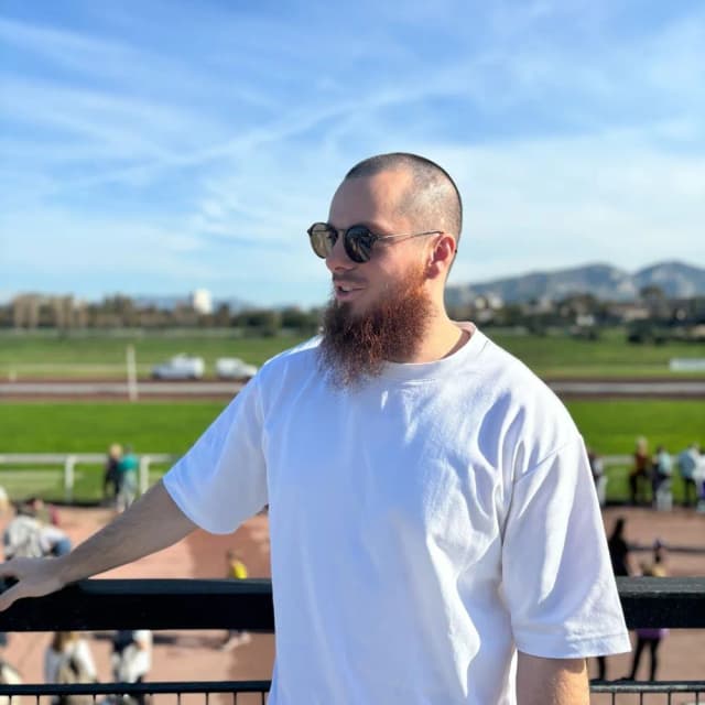 Portrait de Lucien Arbieu, CEO et cofondateur de PeakLab